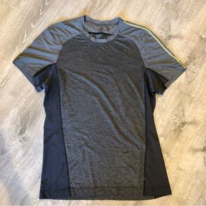 Lululemon men’s three tone gray crew neck workout T-shirt. Medium